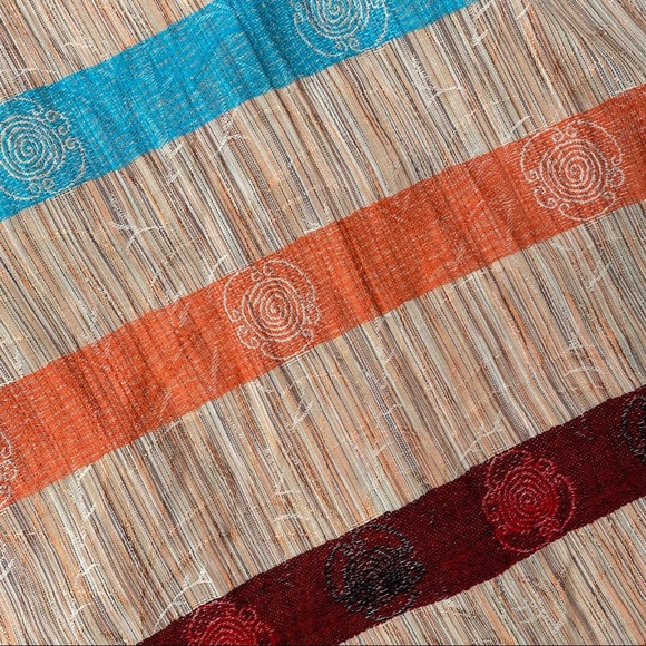 Beautiful woven pashmina shawl - Picture 4 of 4